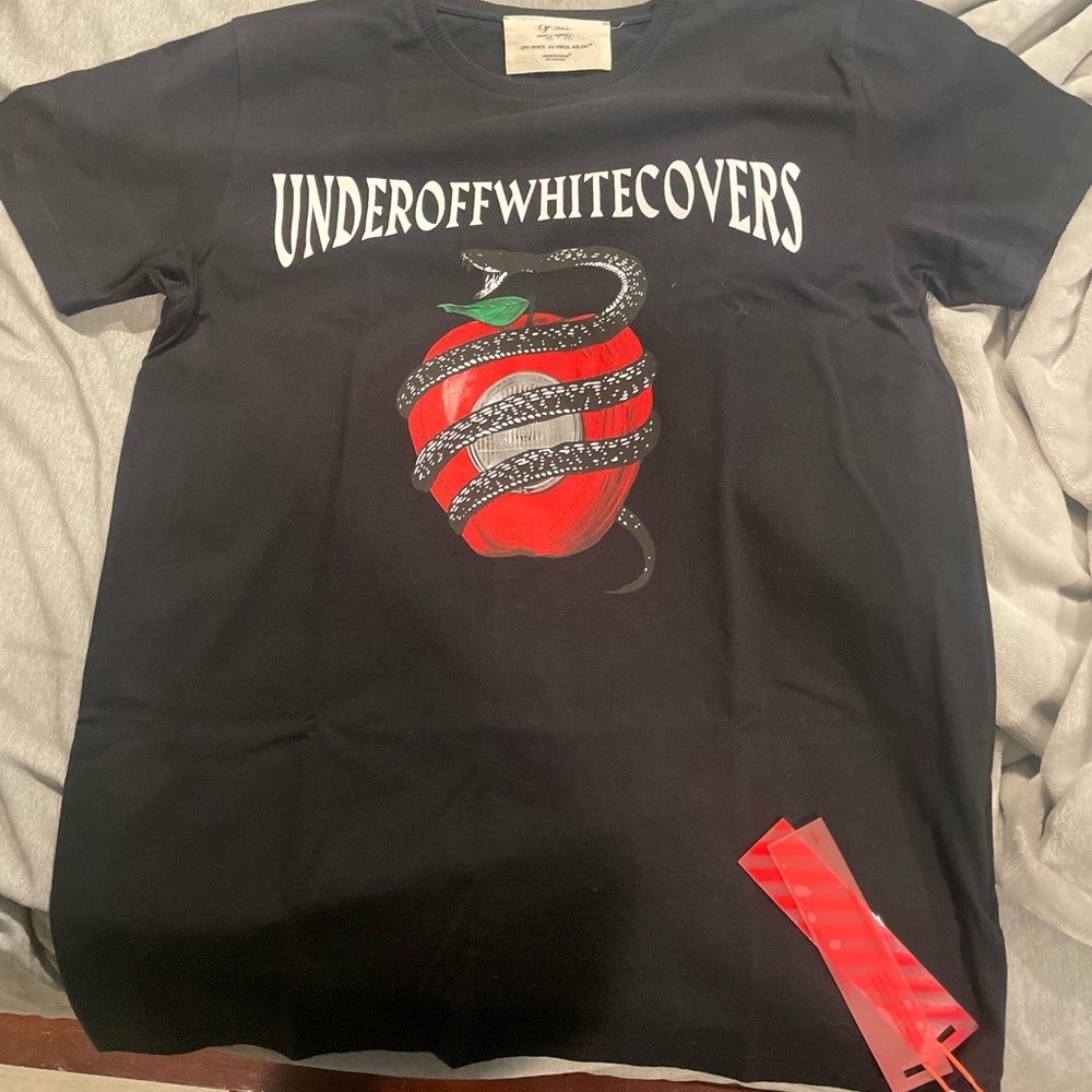 Pre-owned Off-White Tee shirt. Size Medium